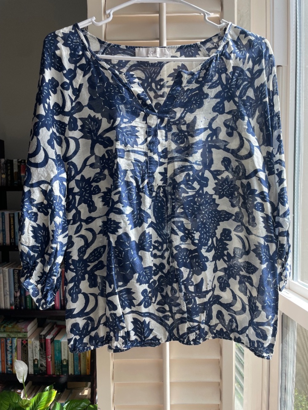 Loft Navy flowered blouse MP